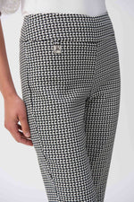 Joseph Ribkoff Geometric Jacquard Crop Pull-on Pants - 251220 - S25