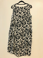 Final Sale Carre Noir Dress Size M